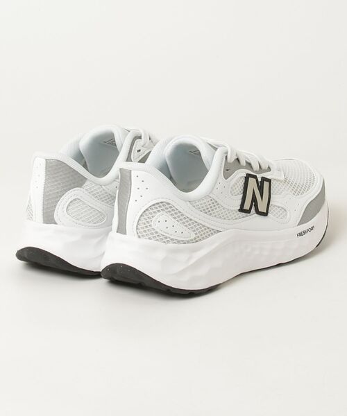 NEW BALANCE(ニューバランス)の「Fresh Foam Arishi v4 Tiralux(スニーカー・レディース・ホワイト・22.5cm/23.0cm/23.5cm/24.0cm/24.5cm/25.0cm/25.5cm)」の3枚目の写真