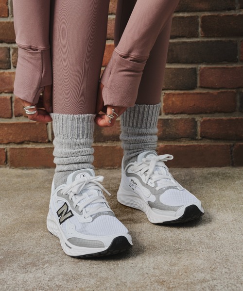 NEW BALANCE(ニューバランス)の「Fresh Foam Arishi v4 Tiralux(スニーカー・レディース・ホワイト・22.5cm/23.0cm/23.5cm/24.0cm/24.5cm/25.0cm/25.5cm)」の5枚目の写真