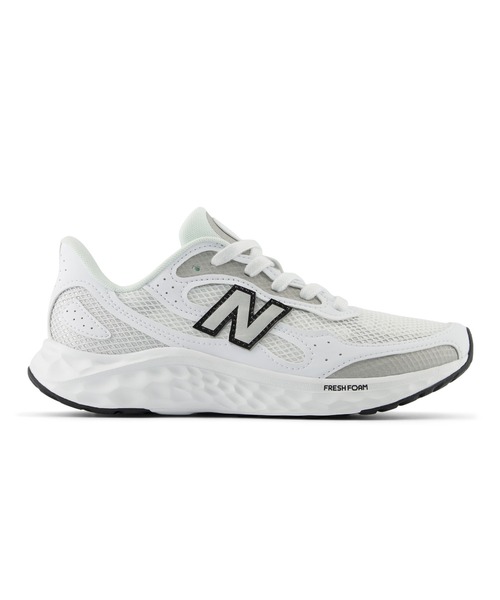 NEW BALANCE(ニューバランス)の「Fresh Foam Arishi v4 Tiralux(スニーカー・レディース・ホワイト・22.5cm/23.0cm/23.5cm/24.0cm/24.5cm/25.0cm/25.5cm)」の2枚目の写真