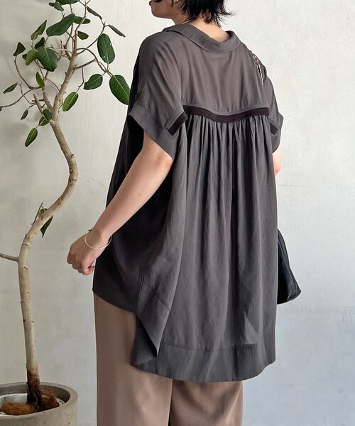 un dix cors（アンディコール）の「【SNSで話題！】【待望の再入荷！】麻調シアーバックテープシャツ（シャツ/ブラウス・レディース・チャコールグレー/ブルー/アイボリー・FREE）」の2枚目の写真