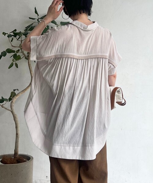 un dix cors（アンディコール）の「【SNSで話題！】【待望の再入荷！】麻調シアーバックテープシャツ（シャツ/ブラウス・レディース・チャコールグレー/ブルー/アイボリー・FREE）」の4枚目の写真