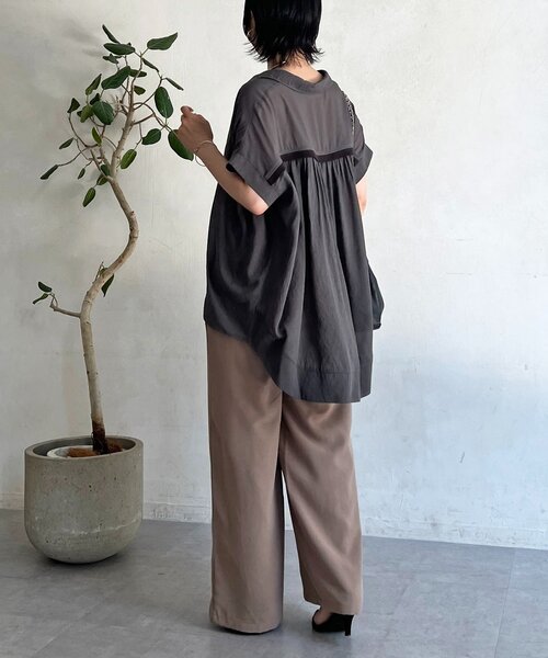 un dix cors（アンディコール）の「【SNSで話題！】【待望の再入荷！】麻調シアーバックテープシャツ（シャツ/ブラウス・レディース・チャコールグレー/ブルー/アイボリー・FREE）」の9枚目の写真