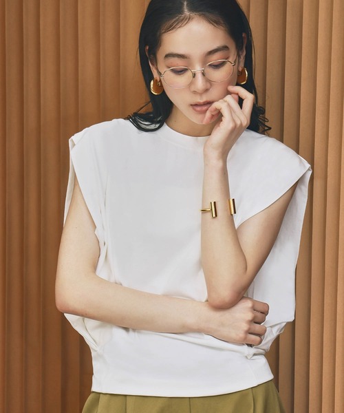ELFRANK(エルフランク)の「ワイドショルダーノースリーブボックスシルエットトップス【洗える】(Tシャツ/カットソー・レディース・カーキ/ブラック/オフホワイト・L/M)」の1枚目の写真