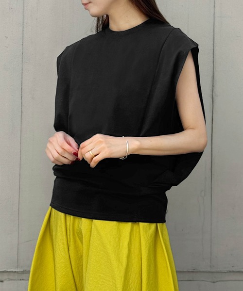 ELFRANK(エルフランク)の「ワイドショルダーノースリーブボックスシルエットトップス【洗える】(Tシャツ/カットソー・レディース・カーキ/ブラック/オフホワイト・L/M)」の2枚目の写真