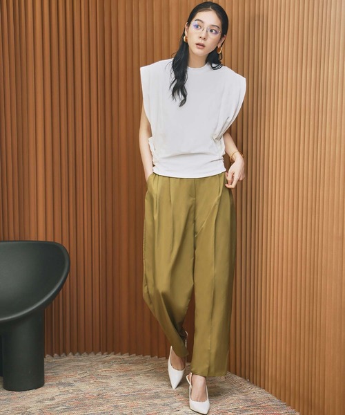 ELFRANK(エルフランク)の「ワイドショルダーノースリーブボックスシルエットトップス【洗える】(Tシャツ/カットソー・レディース・カーキ/ブラック/オフホワイト・L/M)」の18枚目の写真