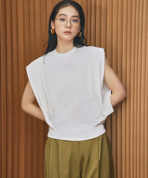 ELFRANK(エルフランク)の「ワイドショルダーノースリーブボックスシルエットトップス【洗える】(Tシャツ/カットソー・レディース・カーキ/ブラック/オフホワイト・L/M)」の19枚目の写真