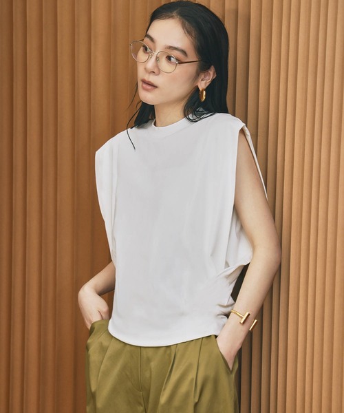 ELFRANK(エルフランク)の「ワイドショルダーノースリーブボックスシルエットトップス【洗える】(Tシャツ/カットソー・レディース・カーキ/ブラック/オフホワイト・L/M)」の20枚目の写真