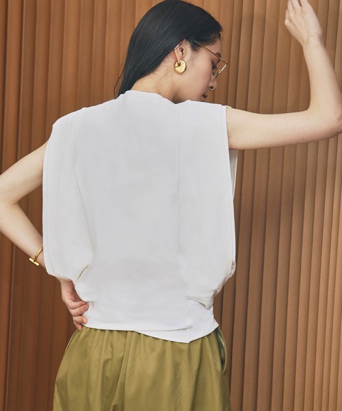 ELFRANK(エルフランク)の「ワイドショルダーノースリーブボックスシルエットトップス【洗える】(Tシャツ/カットソー・レディース・カーキ/ブラック/オフホワイト・L/M)」の22枚目の写真