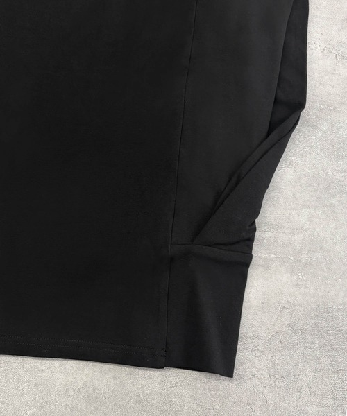 ELFRANK(エルフランク)の「ワイドショルダーノースリーブボックスシルエットトップス【洗える】(Tシャツ/カットソー・レディース・カーキ/ブラック/オフホワイト・L/M)」の4枚目の写真