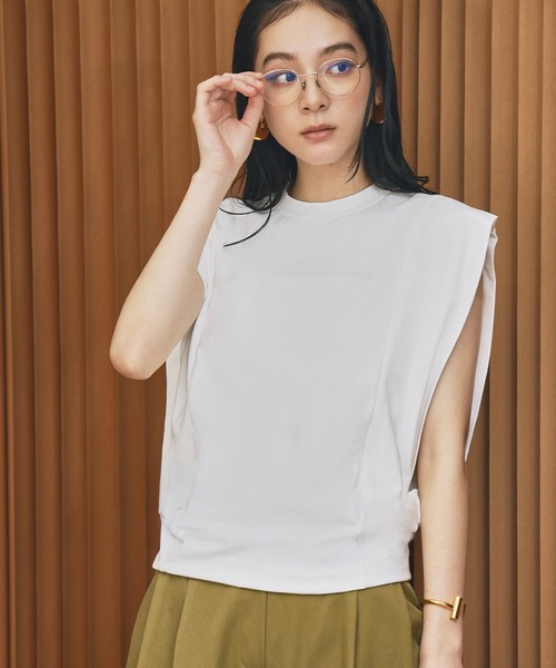 ELFRANK(エルフランク)の「ワイドショルダーノースリーブボックスシルエットトップス【洗える】(Tシャツ/カットソー・レディース・カーキ/ブラック/オフホワイト・L/M)」の5枚目の写真
