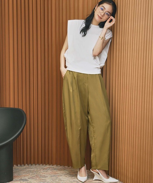 ELFRANK(エルフランク)の「ワイドショルダーノースリーブボックスシルエットトップス【洗える】(Tシャツ/カットソー・レディース・カーキ/ブラック/オフホワイト・L/M)」の8枚目の写真
