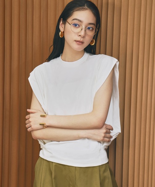 ELFRANK(エルフランク)の「ワイドショルダーノースリーブボックスシルエットトップス【洗える】(Tシャツ/カットソー・レディース・カーキ/ブラック/オフホワイト・L/M)」の9枚目の写真