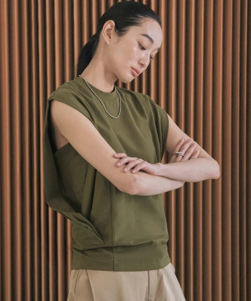 ELFRANK(エルフランク)の「ワイドショルダーノースリーブボックスシルエットトップス【洗える】(Tシャツ/カットソー・レディース・カーキ/ブラック/オフホワイト・L/M)」の13枚目の写真