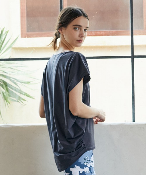 Julier Yoga and Relax(ジュリエヨガアンドリラックス)の「Julier (定番)ライトプライムドレープトップス(Tシャツ/カットソー・レディース・ネイビー/チャコール/ラベンダー/ホワイト・FREE)」の8枚目の写真