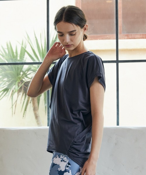 Julier Yoga and Relax(ジュリエヨガアンドリラックス)の「Julier (定番)ライトプライムドレープトップス(Tシャツ/カットソー・レディース・ネイビー/チャコール/ラベンダー/ホワイト・FREE)」の9枚目の写真