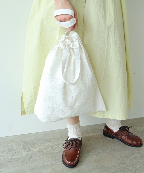 PAR ICI（パーリッシィ）の「【WEB限定】パッチワーク刺繍 巾着バッグ（ショルダーバッグ・レディース・ホワイト・FREE）」の4枚目の写真