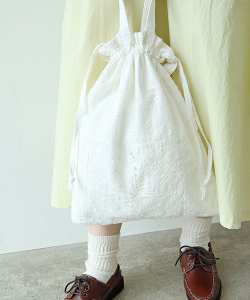 PAR ICI（パーリッシィ）の「【WEB限定】パッチワーク刺繍 巾着バッグ（ショルダーバッグ・レディース・ホワイト・FREE）」の5枚目の写真