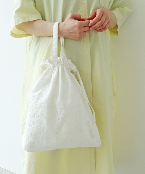 PAR ICI（パーリッシィ）の「【WEB限定】パッチワーク刺繍 巾着バッグ（ショルダーバッグ・レディース・ホワイト・FREE）」の2枚目の写真