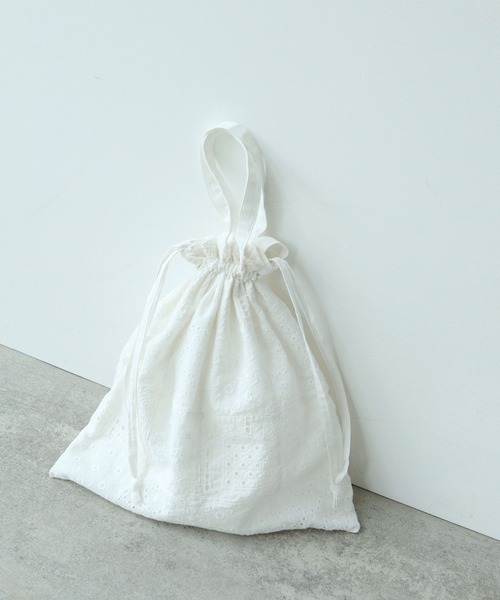 PAR ICI（パーリッシィ）の「【WEB限定】パッチワーク刺繍 巾着バッグ（ショルダーバッグ・レディース・ホワイト・FREE）」の8枚目の写真