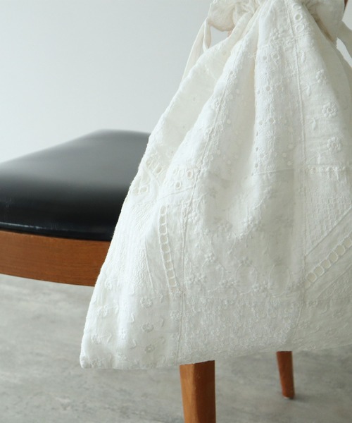 PAR ICI（パーリッシィ）の「【WEB限定】パッチワーク刺繍 巾着バッグ（ショルダーバッグ・レディース・ホワイト・FREE）」の10枚目の写真