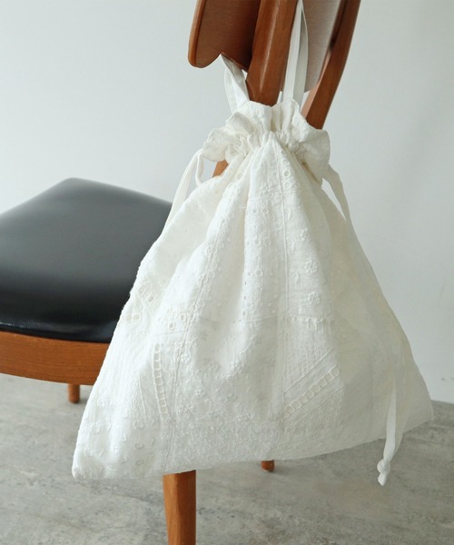 PAR ICI（パーリッシィ）の「【WEB限定】パッチワーク刺繍 巾着バッグ（ショルダーバッグ・レディース・ホワイト・FREE）」の9枚目の写真