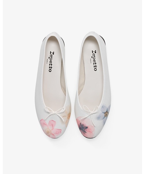 Repetto(レペット)の「Cendrillon Haute バレエフラット - EUサイズ / V374HRB(バレエシューズ・レディース・ホワイト・34/35/35.5/36/36.5/37/37.5/38/38.5/39/40)」の2枚目の写真