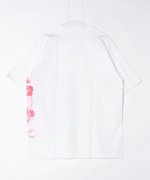 A BATHING APE(アベイシングエイプ)の「ABC CAMO SIDE BIG APE HEAD TEE(Tシャツ/カットソー・メンズ・ホワイト×グリーン/ブラック×グリーン/ホワイト×ブルー/ブラック×ブルー/ブラック×ピンク/ホワイト×ピンク・LARGE/SMALL/MEDIUM/XXX-LARGE/X-LARGE/XX-LARGE)」の13枚目の写真