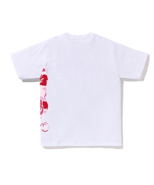 A BATHING APE(アベイシングエイプ)の「ABC CAMO SIDE BIG APE HEAD TEE(Tシャツ/カットソー・メンズ・ホワイト×グリーン/ブラック×グリーン/ホワイト×ブルー/ブラック×ブルー/ブラック×ピンク/ホワイト×ピンク・LARGE/SMALL/MEDIUM/XXX-LARGE/X-LARGE/XX-LARGE)」の9枚目の写真