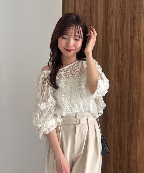 CAPRICIEUX LE'MAGE（カプリシューレマージュ）の「【yuu企画】ジャガードシアーブラウス（シャツ/ブラウス・レディース・ホワイト/ブラック・FREE）」の4枚目の写真