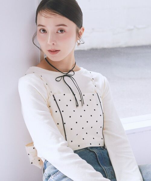 earth music&ecology(アースミュージックアンドエコロジー)の「スエードライクリボンネックレス(ネックレス・レディース・ブラック/ベージュ・FREE)」の4枚目の写真