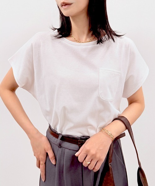 CLOTHY(クロシィ)の「【シンプルが、いちばん強い】TC天竺ポケ付ドルマンT(Tシャツ/カットソー・レディース・チャコールグレー/オフホワイト/ブラック/ベージュ・MEDIUM)」の2枚目の写真