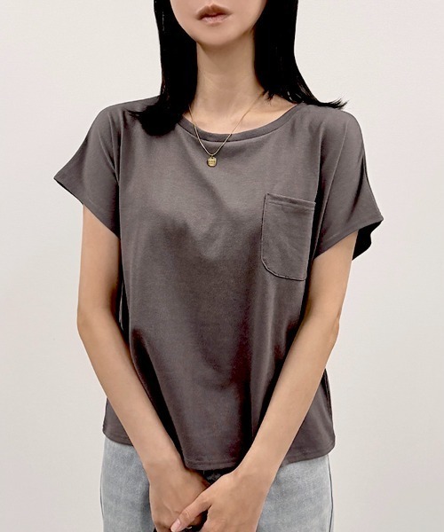 CLOTHY(クロシィ)の「【シンプルが、いちばん強い】TC天竺ポケ付ドルマンT(Tシャツ/カットソー・レディース・チャコールグレー/オフホワイト/ブラック/ベージュ・MEDIUM)」の3枚目の写真