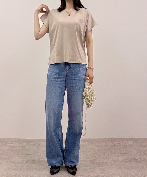 CLOTHY(クロシィ)の「【シンプルが、いちばん強い】TC天竺ポケ付ドルマンT(Tシャツ/カットソー・レディース・チャコールグレー/オフホワイト/ブラック/ベージュ・MEDIUM)」の16枚目の写真