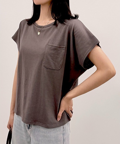 CLOTHY(クロシィ)の「【シンプルが、いちばん強い】TC天竺ポケ付ドルマンT(Tシャツ/カットソー・レディース・チャコールグレー/オフホワイト/ブラック/ベージュ・MEDIUM)」の17枚目の写真