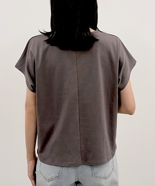 CLOTHY(クロシィ)の「【シンプルが、いちばん強い】TC天竺ポケ付ドルマンT(Tシャツ/カットソー・レディース・チャコールグレー/オフホワイト/ブラック/ベージュ・MEDIUM)」の18枚目の写真