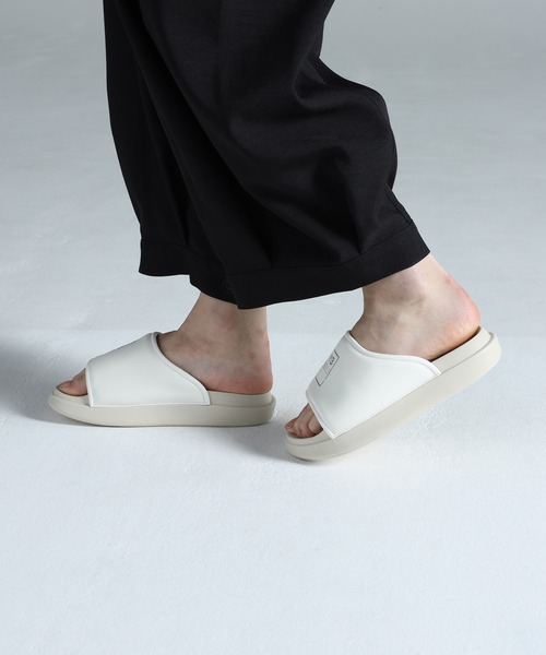 Y-3(ワイスリー)の「Y-3 SLIDE(サンダル・メンズ・ホワイト・22.5cm/23.5cm/24.5cm/25.5cm/26.5cm/27.5cm/28.5cm/29.5cm)」の6枚目の写真