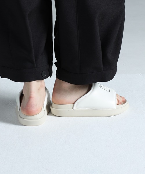 Y-3(ワイスリー)の「Y-3 SLIDE(サンダル・メンズ・ホワイト・22.5cm/23.5cm/24.5cm/25.5cm/26.5cm/27.5cm/28.5cm/29.5cm)」の5枚目の写真