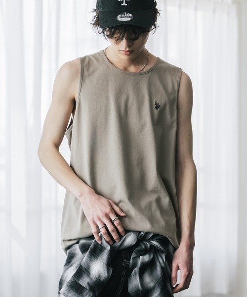 U.S. POLO ASSN.(ユーエスポロアッスン)の「U.S. POLO ASSN. ユーエスポロアッスン 別注コラボワンポイントロゴ刺繍天竺タンクトップ/ノースリーブTee(タンクトップ・メンズ・ホワイト/ベージュ/ブラック/チャコール・L/XL/M)」の4枚目の写真