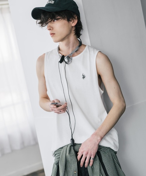U.S. POLO ASSN.(ユーエスポロアッスン)の「U.S. POLO ASSN. ユーエスポロアッスン 別注コラボワンポイントロゴ刺繍天竺タンクトップ/ノースリーブTee(タンクトップ・メンズ・ホワイト・L/XL)」の1枚目の写真