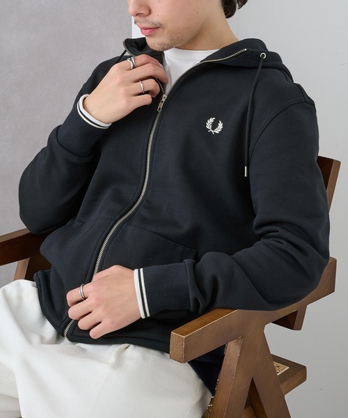 FRED PERRY(フレッドペリー)の「【FRED PERRY】HOODED ZIP THROUGH SWEATSHIRT J7536(パーカー・メンズ・ネイビー/カーキ/ブラック・S/XL/L/M)」の4枚目の写真