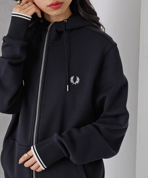 FRED PERRY(フレッドペリー)の「【FRED PERRY】HOODED ZIP THROUGH SWEATSHIRT J7536(パーカー・メンズ・ネイビー/カーキ/ブラック・S/XL/L/M)」の22枚目の写真