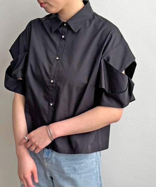 LHELBIE(レルビエ)の「クロススリーブシャツ(シャツ/ブラウス・レディース・オフホワイト/ブラック/ブルー・M)」の3枚目の写真