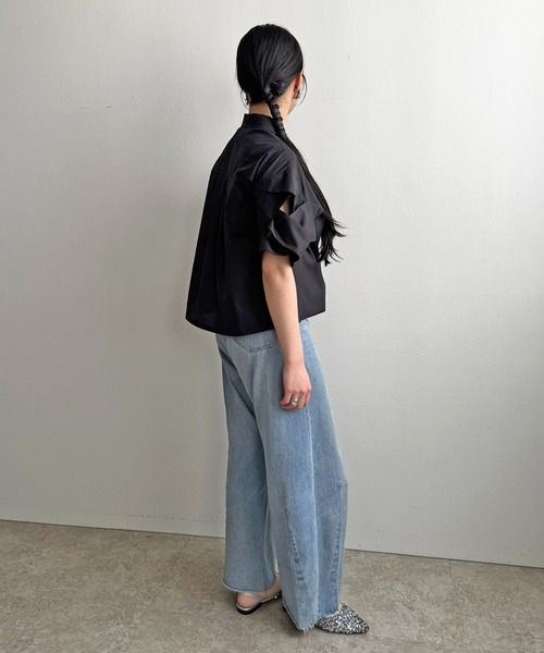 LHELBIE(レルビエ)の「クロススリーブシャツ(シャツ/ブラウス・レディース・オフホワイト/ブラック/ブルー・M)」の22枚目の写真