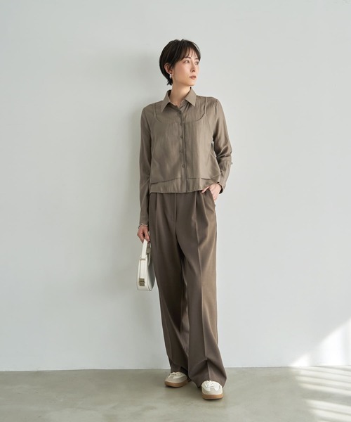 STYLE DELI(スタイルデリ)の「キャミレイヤード風シアーシャツ(シャツ/ブラウス・レディース・ホワイト/サンドベージュ・FREE)」の3枚目の写真
