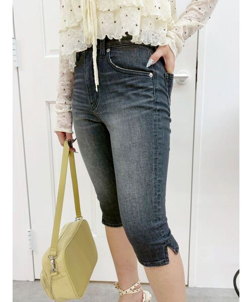 EVRIS(エヴリス)の「カプリデニムパンツ(デニムパンツ・レディース・インディゴブルー/ブラック・SMALL/MEDIUM)」の20枚目の写真