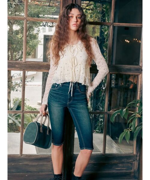 EVRIS(エヴリス)の「カプリデニムパンツ(デニムパンツ・レディース・インディゴブルー/ブラック・SMALL/MEDIUM)」の6枚目の写真