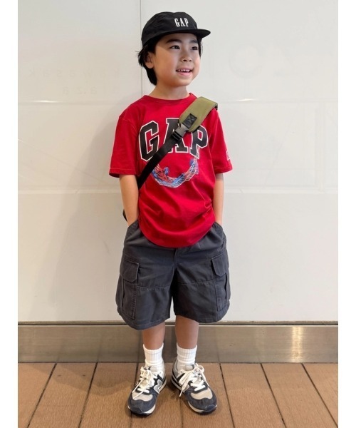 GAP(ギャップ)の「リラックスフィット イージーウエスト カーゴ ショートパンツ (キッズ)(カーゴパンツ・キッズ・ベージュ/チャコールグレー/グリーン・110cm/120cm/130cm/140cm/150cm/160cm)」の5枚目の写真
