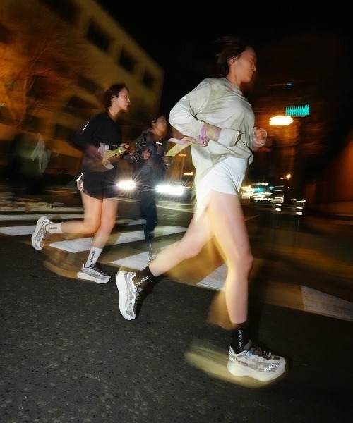 SALOMON(サロモン)の「SALOMON サロモン AERO GLIDE 4 GRVL W エアロ グライド 4 グラベル L49175100(スニーカー・レディース・ブラック・23.0cm/24.0cm/25.0cm/23.5cm/24.5cm)」の10枚目の写真