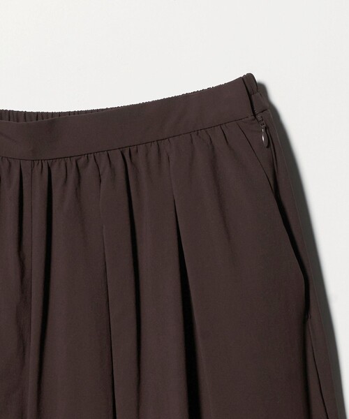 UNITED ARROWS(ユナイテッドアローズ)の「ギャザー フレア パンツ ‐はっ水 ウォッシャブル‐(その他パンツ・レディース・ライトピンク/ダークブラウン/ブラック・36/38)」の11枚目の写真
