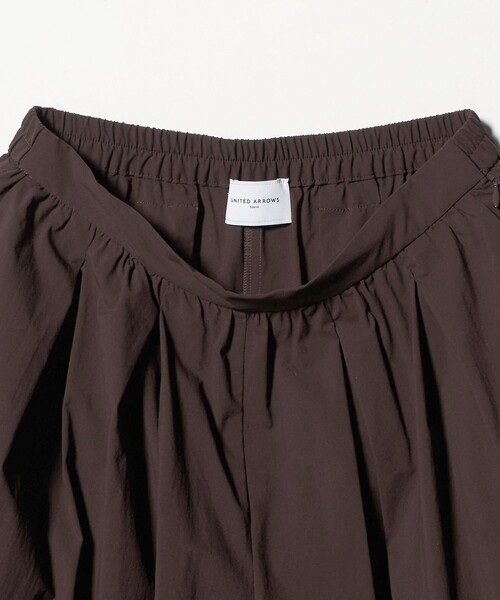 UNITED ARROWS(ユナイテッドアローズ)の「ギャザー フレア パンツ ‐はっ水 ウォッシャブル‐(その他パンツ・レディース・ライトピンク/ダークブラウン/ブラック・36/38)」の13枚目の写真